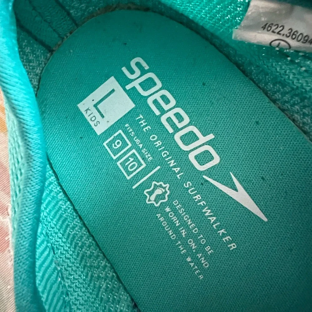 Speedo water shoes for toddlers size 9/10